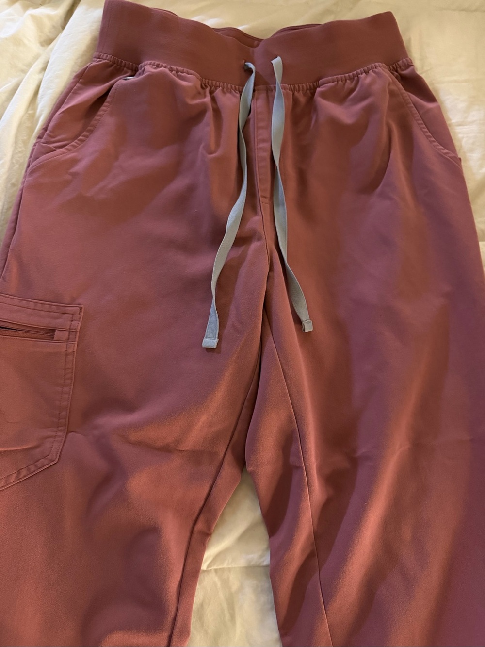 FIGS Women's Relaxed Cargo Joggers - Mauve